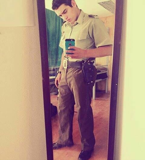 bi-chileanboys: kakoyquepasa: Gracias carabinero por cuidarnos siempre ❤️