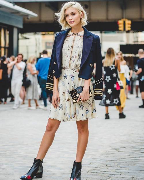 SARAH ELLEN wearing TOMMY HILFIGER FALL 2016 READY-TO-WEARSource