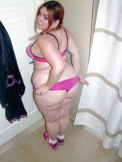 bbwbounty:  Leave the shoes on   But take the rest off