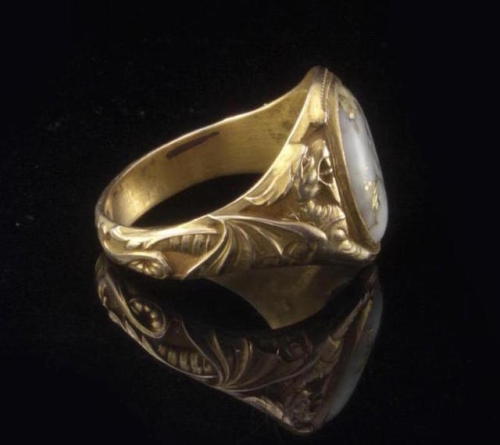 gemma-antiqua - Victorian gold and quartz ring, dated to c. 1850....