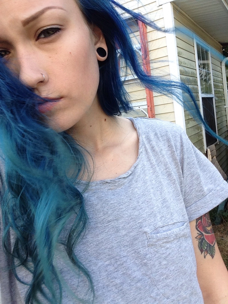 whofvckncares:  wwhatevur:  ft the wind ruining my life  god bless ur face