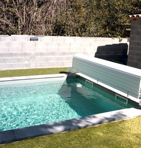 Toulouse Poolhouse PoolhousePool House - Mid-sized Contemporary Concrete And Rectangular Pool House Idea