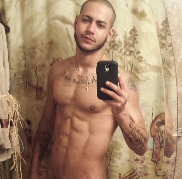 prissychrys:  Manny just sent me these pixxx 