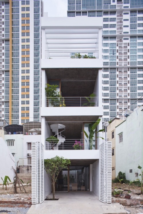 cjwho:  Anh House by S Na. – Sanuki   Nishizawa architects This house, designed for a thirty-years-old-women and her family, is built on the plot of 4m wide and 21m deep in Ho Chi Minh City, which is very typical for urban tube houses in Vietnam. The