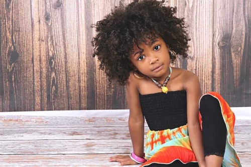 marley-gang: chasingthathigh:justalittleratchet: If this little girl isn’t the cutest thing yo