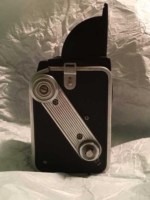 ahzrukahl:kodak duaflex ii!!!i’ve wanted a twin lens camera for a few years now and this is so