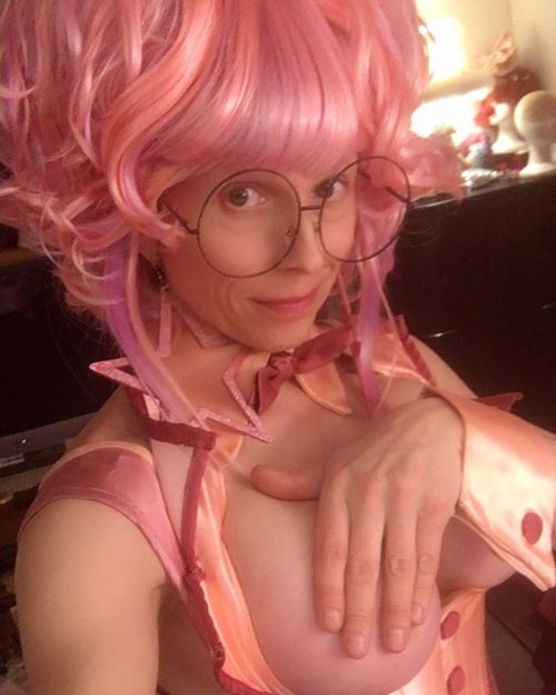 So this new pink up-do wig goes really great with an older corset (“Birthday Girl” - 200