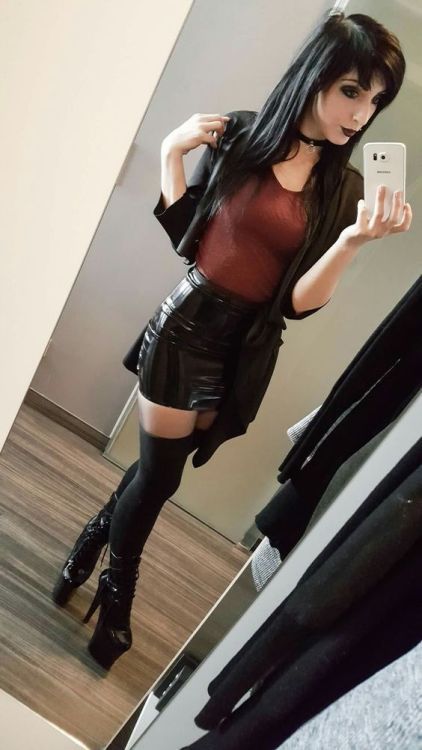 lauranavin-cd:It’s time to join my feminization program. Set the girl inside you