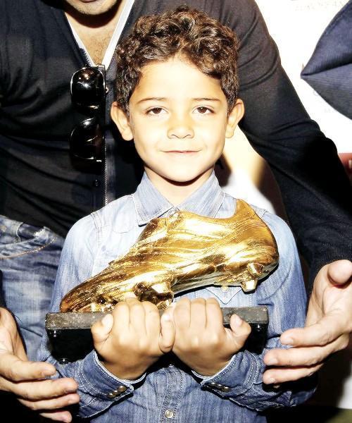 cr7planet:  The son of Cristiano Ronaldo  Oh my god