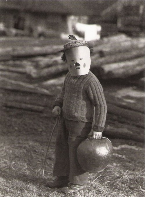 neil-gaiman:sixpenceee:Vintage Halloween Costume Compilation(Photo Source) Again. Again.