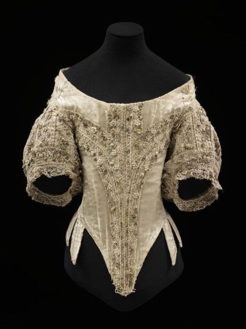 1660s English bodice (Victoria and Albert Museum - London, UK)