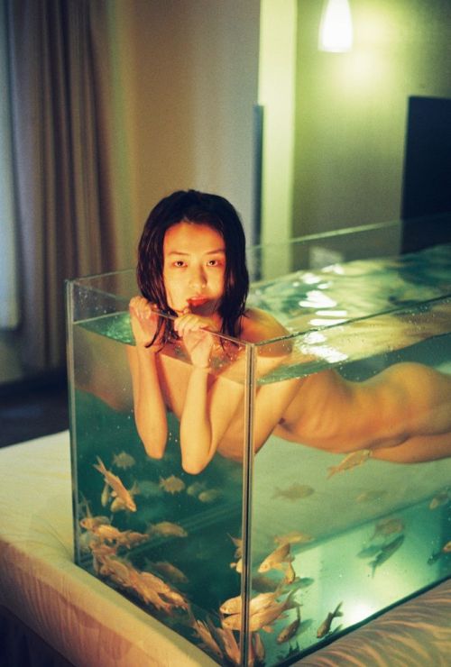 vivipiuomeno1: Ren Hang ph. and poet (1987 adult photos