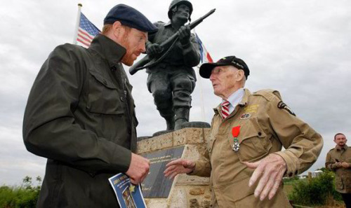 the-50-shades-of-red:  D-Day anniversary: Damian Lewis and World War II veteran James H. Martin on Utah Beach in Normandy, at the Richard Winters monument. 