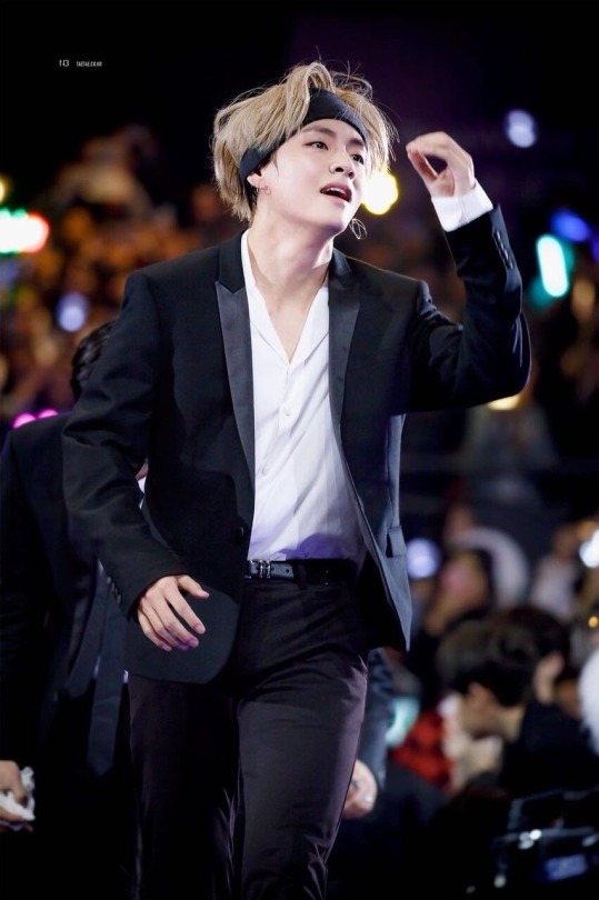 Just Making Sure We Dont Forget About This Holy Look
