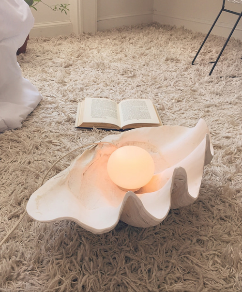 kaitlynnlucas: Pearl lamp by Wary Meyers.