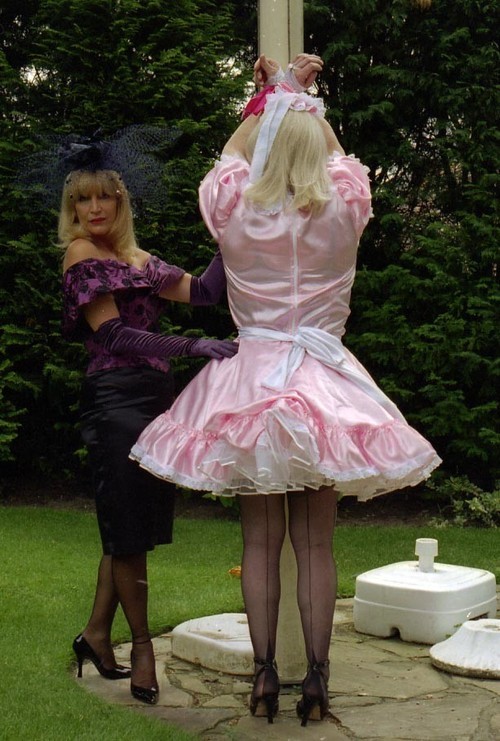 mistress-scarlet-captions:  dominantfemales:  Naughty sissy!  http://msscarletuk.wordpress.com/