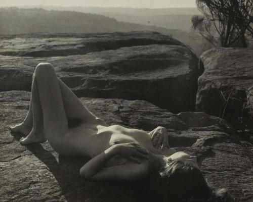 fragrantblossoms: Max Dupain (1911-1992), Nude Figure, 1930s.