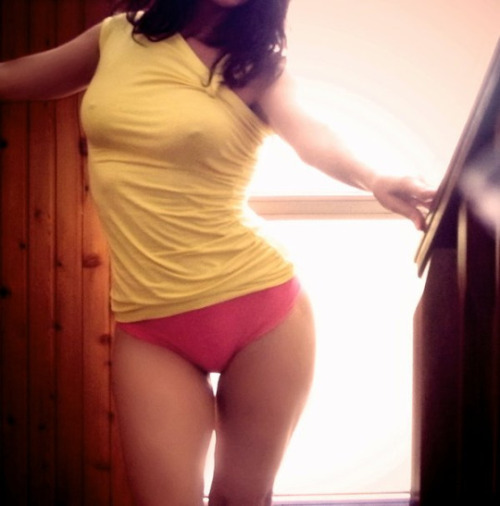 the-poking-tits:Cute top … bit.ly/1NPuFKl