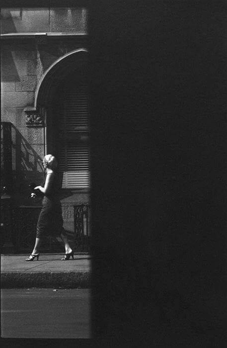 gacougnol:  Saul LeiterUntitled (Walking in the Streets) New York 1957