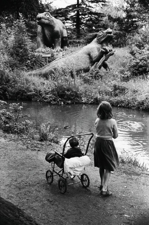 inneroptics:  Marc Riboud   London,1954