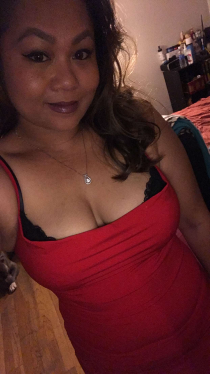 chubbysgmilfs:Very hot milf! anyone has more of her nudes?