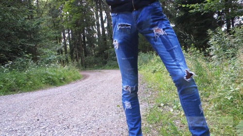 wetting ripped jeans cock out boy outdoor- more wetting pix->http://femboydl.tumblr.com/archive