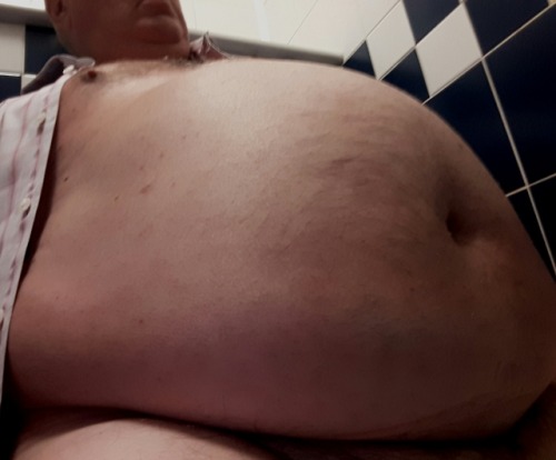 benjay2016: Seated lard…my gut is gettin outta control