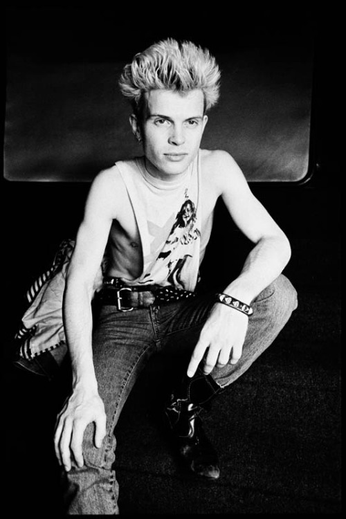 hellyeahbillyidol:  photo by Barbara Kagan