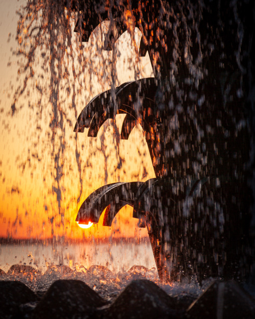 Sunrise Like a Water Droplet at the Pineapple Fountain, Waterfront Park, Charleston, SC© Doug Hickok