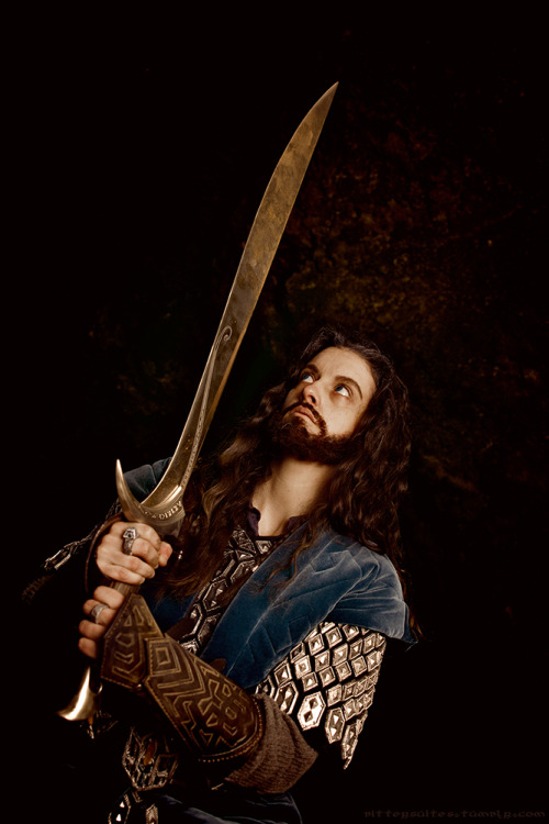 bittersuites:The Finding of Orcrist Thorin Oakenshield.. Essiemakeup/photography.. revelioassistan