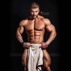 drwannabebigger:Max O'Connor