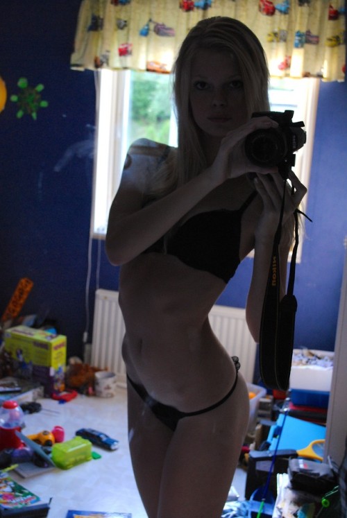 glorycattimemachine:  anyabcrazy:new camera oh damn girl