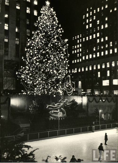 Christmas at Rockefeller Center(Andreas Feininger. 1952)