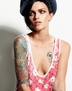 tattooedwomenarebeautiful:  Modèle: Ruby Rose 