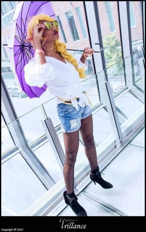 bananadee-split: Taako bell out here serving L O O KS [image description: several photos of a person