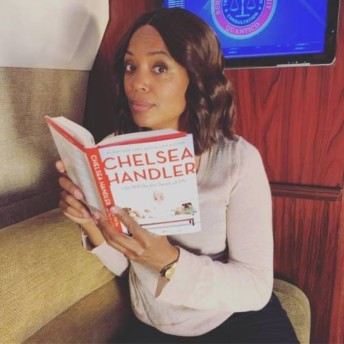 aishatyler: When it’s time for #wheelsup I like to dive into great books, like #lifewillbethed