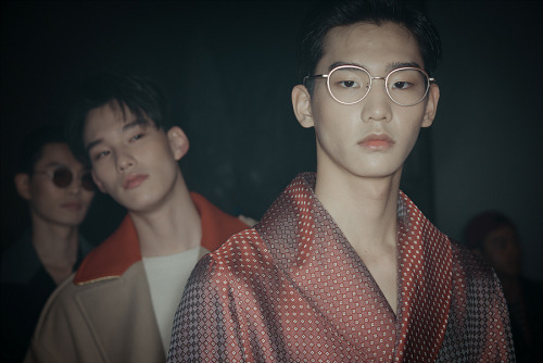 koreanmalemodels:Lee Huisoo and Lee Yobaek backstage for Ordinary People F/W 2016 at Seoul Fashion Week (cr: Can,Did photo)