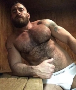 hairyblueyedhunk:  dirtyjocks:    Handsome