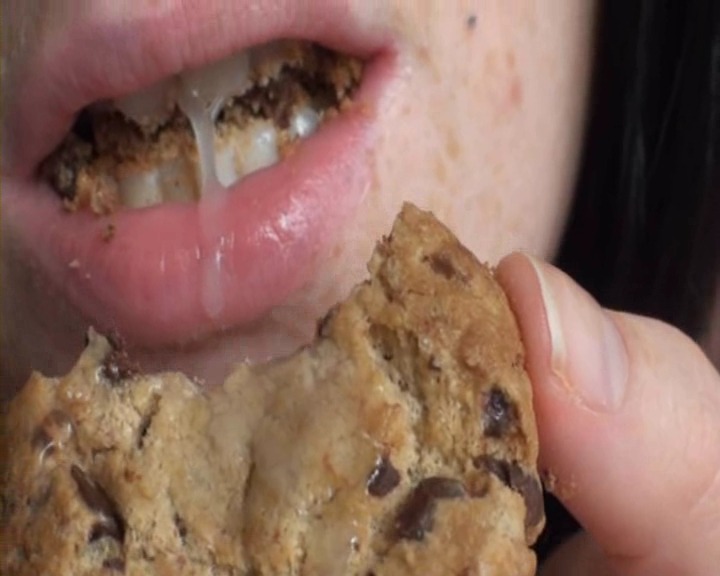 the-art-of-cum-on-food:  close-up galore! 