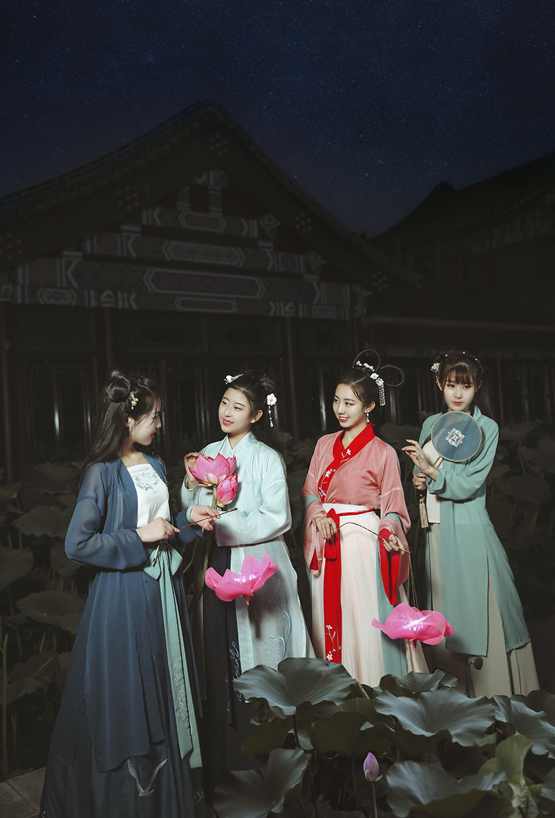 changan-moon: Traditional Chinese hanfu photography of Qixi festival by 古典新风尚.
