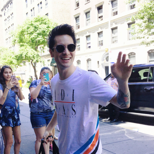 actualbrendonurie:kristyn_simoneau: Not only was @kinkybootsbway probably the best musicals ever, bu