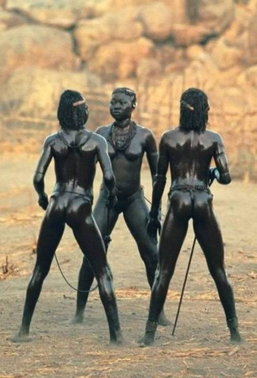  Nubian Warrior Women of Kau, Leni RieFenstahl, 1975