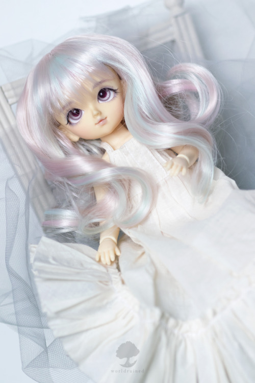 iridescent cotton candyKiKi is a Volk YoTenshi Yuki head, with a faceup by @armeleia , on a Volks Se