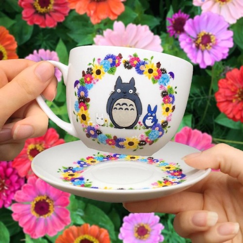 sosuperawesome: Hand Painted Teacups & Saucers and Mugs by Sydonie Baldissera on Etsy  See our ‘mugs’ tag   Follow So Super Awesome: Facebook • Pinterest • Instagram 