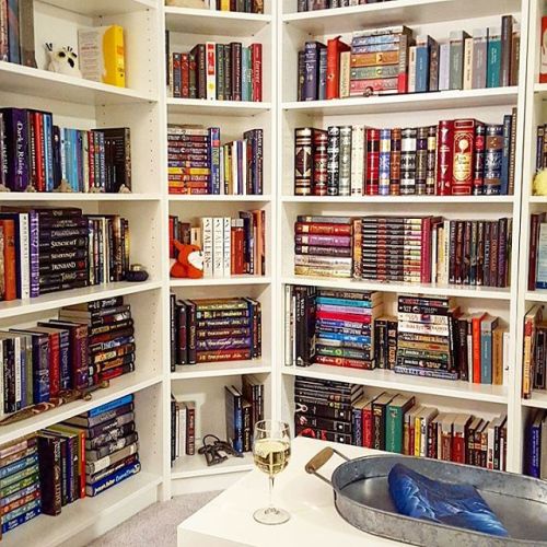 thebladeofink:  Four more days until I can go home to my books!  #thanksgivingbreak #myapartment #pe
