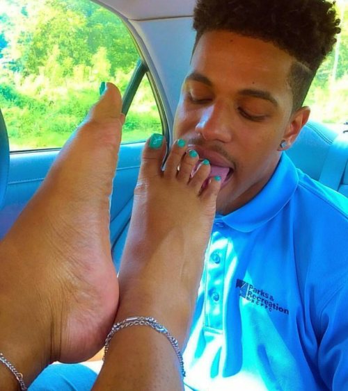 ebonytoesandfeetblk: Lucky mofo