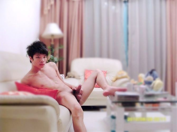 maliboojim:  Cute pink undies!  Reblogg if u like!  Maliboojim.tumblr.com