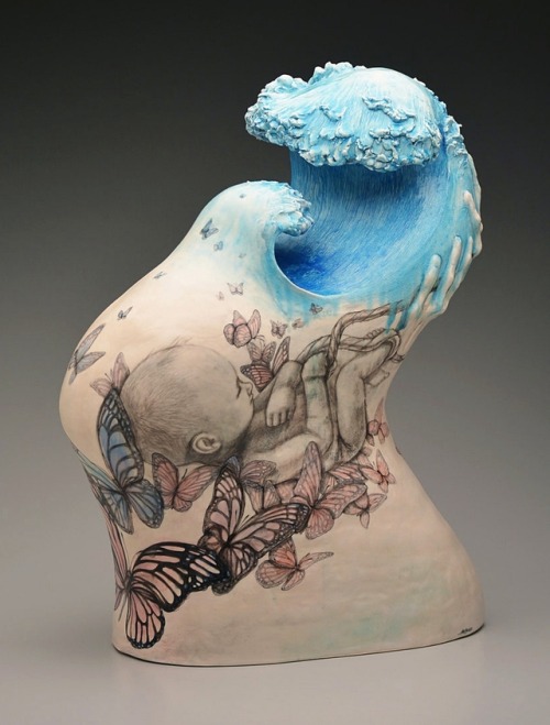 theonlymagicleftisart:Ceramics by Heesoo LeeHeesoo Lee is a ceramics artist, born and raised in Seou