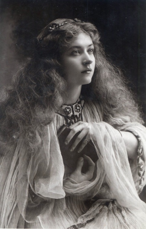 antique-royals:Miss Maud Fealy 