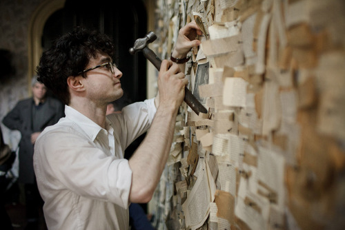 #AUROR HARRY #harry in hip glasses with messy hair #cute twentysomething harry #LET’S RED